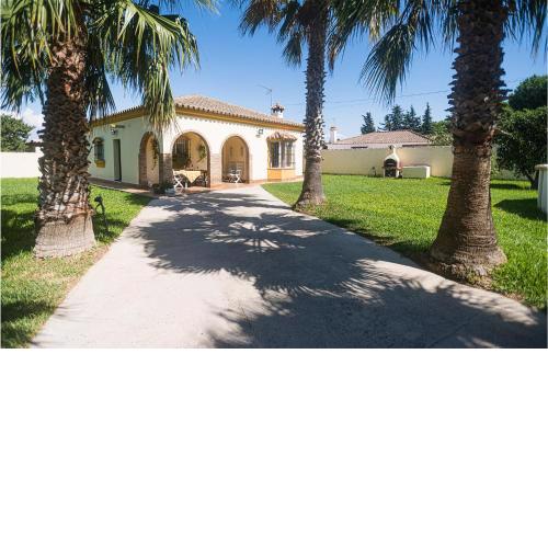 Stunning Home In Chiclana De La Fronter With Wifi, Private Swimming Pool And 3 Bedrooms
