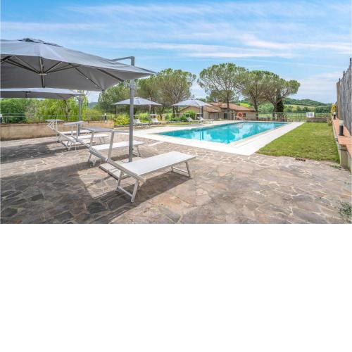 Stunning home in Colle di Val d'Elsa with Outdoor swimming pool, Sauna and 2 Bedrooms