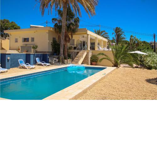 Stunning home in El Campello with 5 Bedrooms, WiFi and Swimming pool