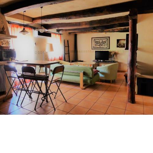 Stunning home in Erías w/ 4 Bedrooms and Outdoor swimming pool
