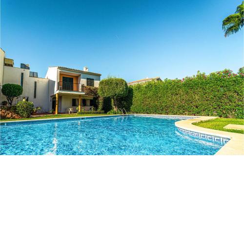 Stunning home in Estepona with 3 Bedrooms and Outdoor swimming pool