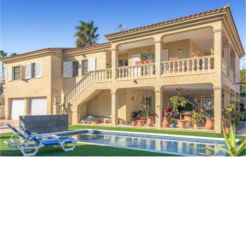 Stunning Home In Francs With 5 Bedrooms, Outdoor Swimming Pool And Swimming Pool