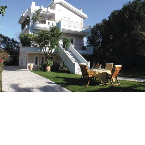 Stunning home in Kamares Aigio Pel, with 4 Bedrooms and WiFi