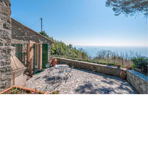 Stunning home in La Spezia with 4 Bedrooms and WiFi
