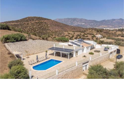 Stunning home in Las Lagunas de Mijas with 7 Bedrooms, Private swimming pool and Outdoor swimming pool