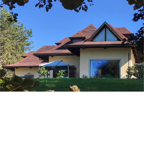 Stunning home in Lessona with 4 Bedrooms and WiFi