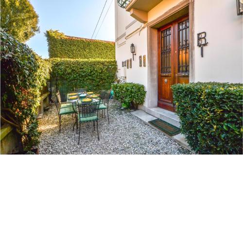 Stunning home in Lido di Venezia with 2 Bedrooms and WiFi