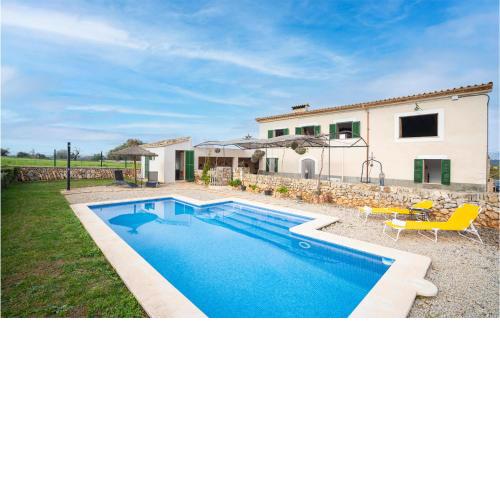 Stunning Home In Llubi With Wifi, 3 Bedrooms And Outdoor Swimming Pool
