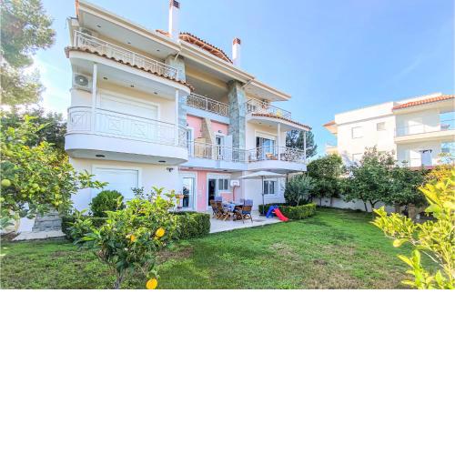 Stunning home in Melissi with WiFi and 4 Bedrooms