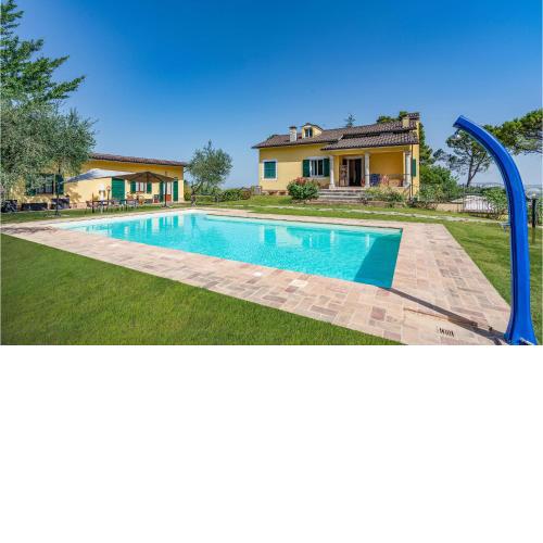 Stunning Home In Mogliano With 6 Bedrooms, Wifi And Private Swimming Pool