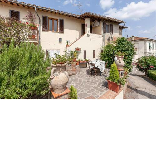 Stunning home in Montefoscoli with 2 Bedrooms and WiFi
