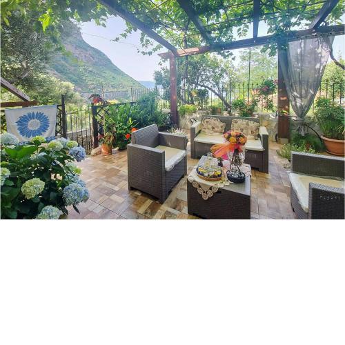 Stunning home in Palmi with WiFi and 2 Bedrooms