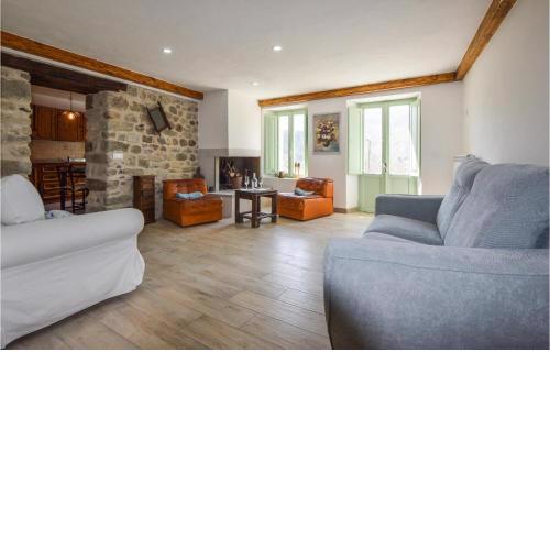 Stunning Home In Pieve San Lorenzo With Jacuzzi, Wifi And 3 Bedrooms
