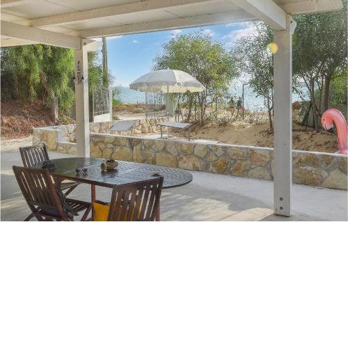 Stunning home in Pozzallo with Jacuzzi, WiFi and 2 Bedrooms