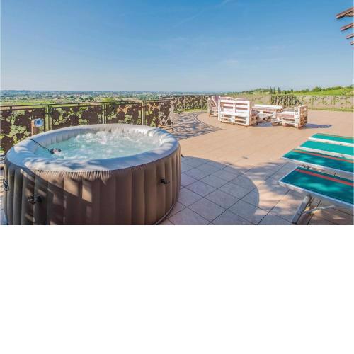 Stunning home in Rimini -RN- with 4 Bedrooms and WiFi