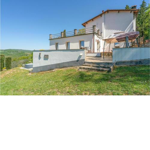 Stunning home in San Donato with WiFi and 3 Bedrooms