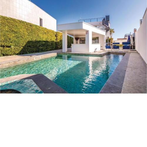 Stunning Home In Sant Pere Pescador With 3 Bedrooms, Outdoor Swimming Pool And Swimming Pool