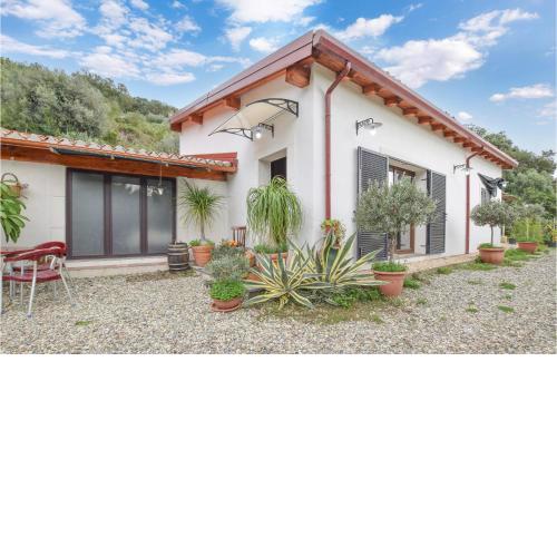 Stunning home in Santa Teresa di Riva with 2 Bedrooms and WiFi