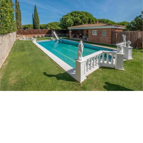 Stunning home in St Andreu d,Llavaneres with 4 Bedrooms, WiFi and Outdoor swimming pool