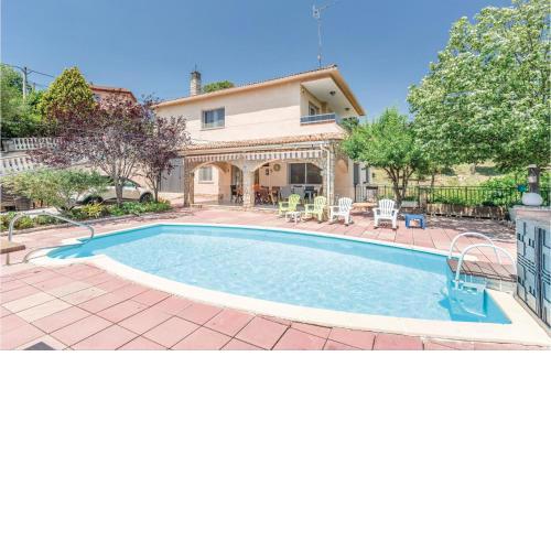 Stunning Home In Tordera With 5 Bedrooms, Jacuzzi And Private Swimming Pool