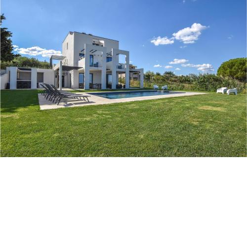 Stunning home in Trappeto with 5 Bedrooms, WiFi and Outdoor swimming pool