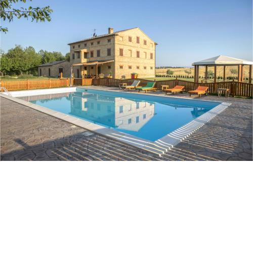 Stunning home in Treia with Outdoor swimming pool and 6 Bedrooms