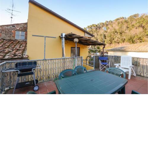 Stunning home in Valpromaro with 2 Bedrooms and WiFi