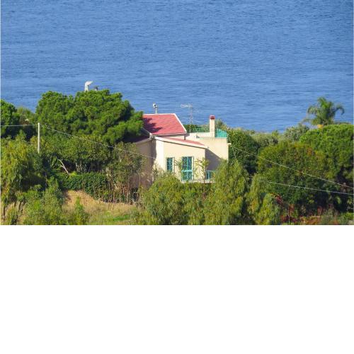 Stunning home in Villa San Giovanni with 4 Bedrooms and WiFi