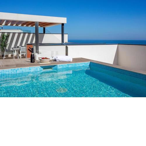 Stunning penthouse w private pool in El Higueron Ref 178