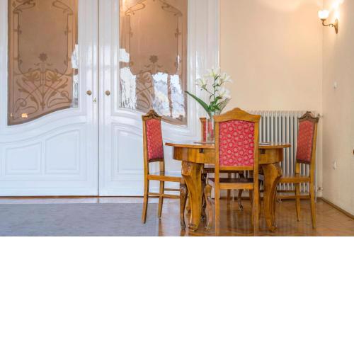 Stunning spacious art nouveau apart , grand piano