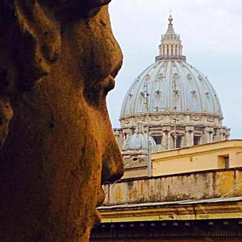 Stunning St.Peter's Apartment