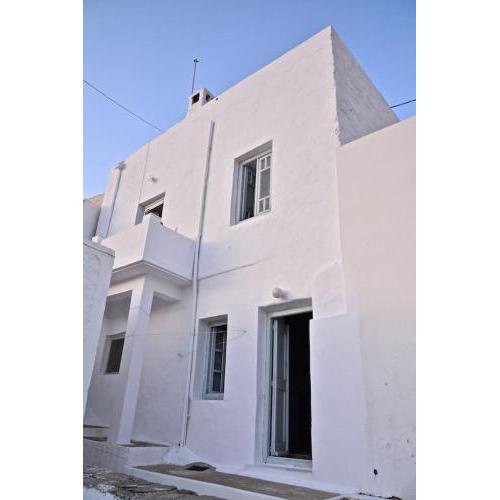 Stunning town-house in Chora, Serifos