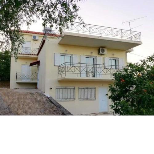 Stunning Views & Family Comfort in Mani