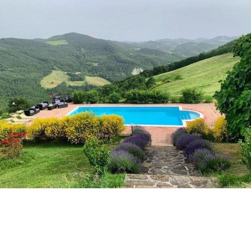 Stunning Villa in Apecchio with Jacuzzi