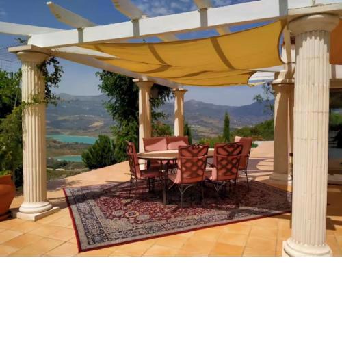 Stunning villa in La Vi uela with saltwater swimming pool