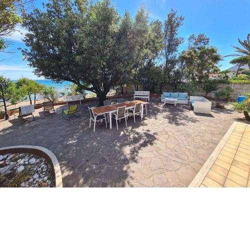 Stupenda Villa GREG sulla spiaggia con accesso diretto al mare