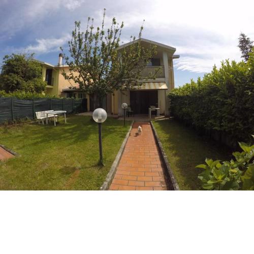 Stupenda villetta con giardino vista lago