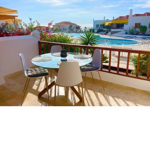 Stylish 1 bedroom apartment on frontline of Playa del Duque
