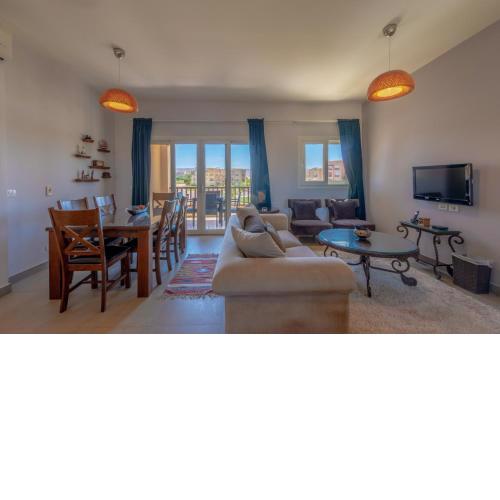 Stylish 2 Bedroom Apartment Lagoon, Wake Park View & Pool