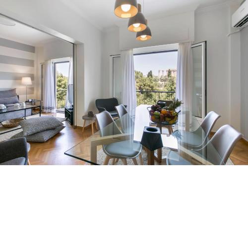 Stylish flat overlooking the temple of Zeus