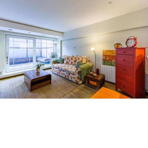 Stylish Flat with Backyard near Malls in Besiktas