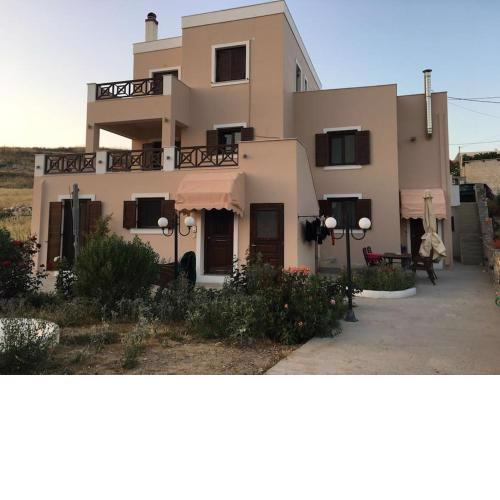 Stylish house 4 klm from the center of Syros
