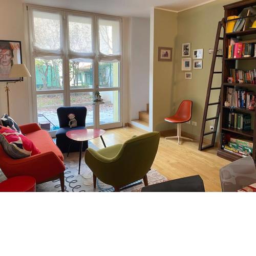 Stylish house with garden and private parking