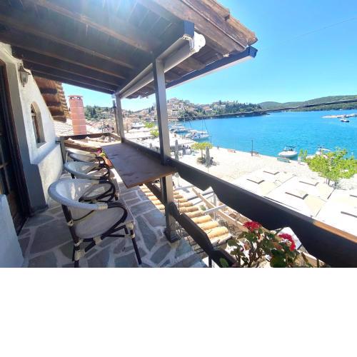 Stylish Marina Retreat - Spectacular Sea Views