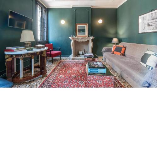 Stylish Renovated Apartment In The Heart Of The City