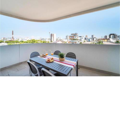 Stylish Residenza Torre Bianca 2 Bedroom Apartment sleeps 5