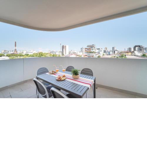Stylish Residenza Torre Bianca 2 Bedroom sleeps 6