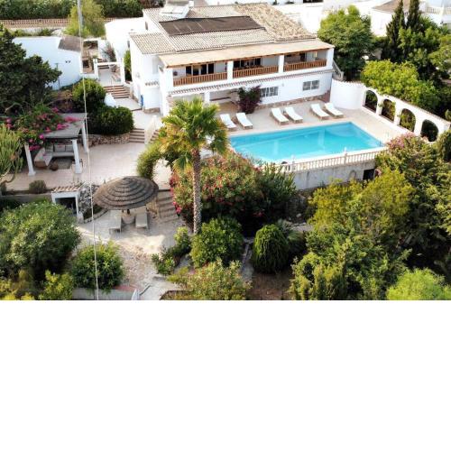 Stylish seaview villa with large garden + pool