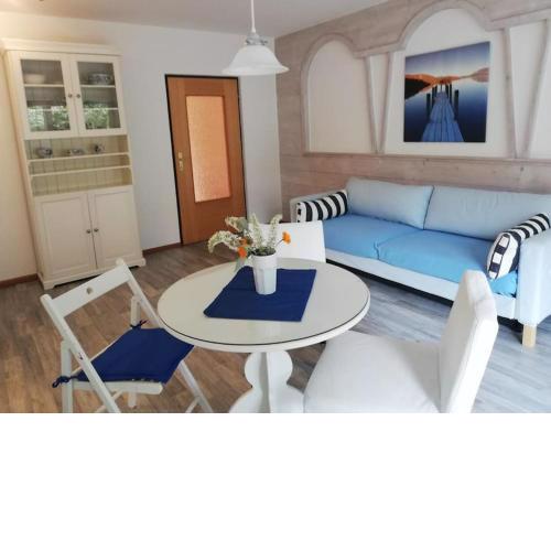Stylish & Spacious Apartment with Patio