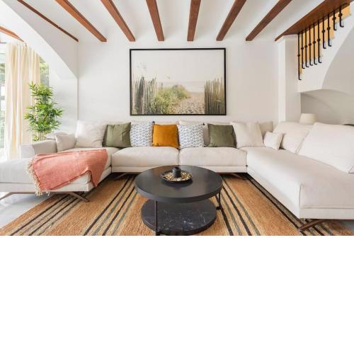 Stylish Spanish 3 Bd townhouse on the golden mile
